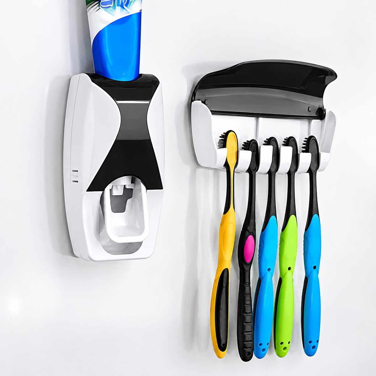 Dispensador de pasta dental montado en pared de baño moderno con 5 cepillos de colores