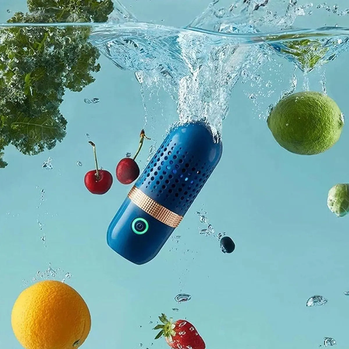Cápsula purificadora con fresas y frutas en agua