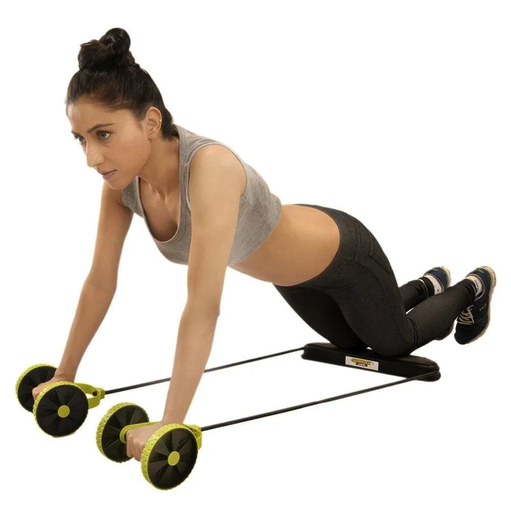 Hombre entrenando abdomen y brazos con Revoflex Xtreme en el piso